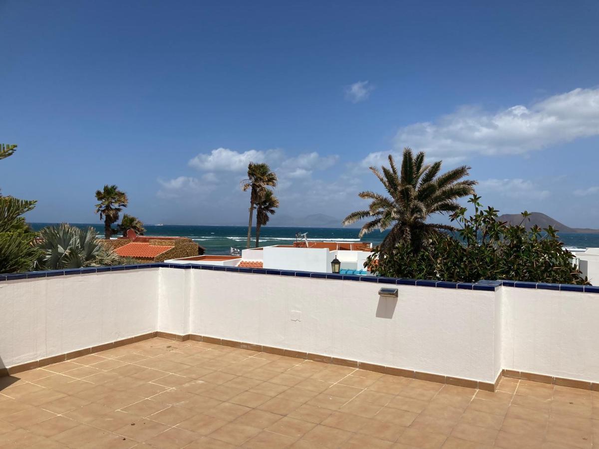 Beach House With The Heated Pool Next To Rocky Point Corralejo Kültér fotó