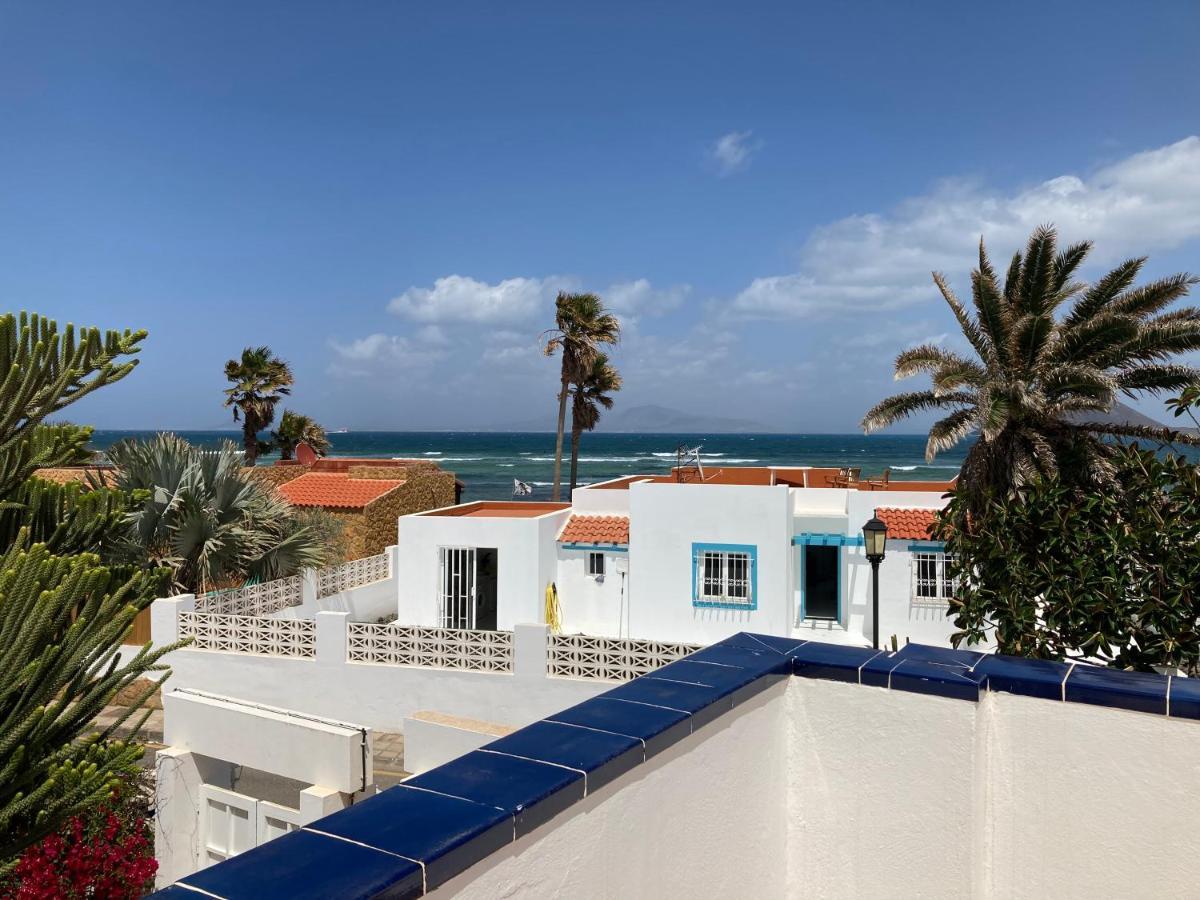 Beach House With The Heated Pool Next To Rocky Point Corralejo Kültér fotó